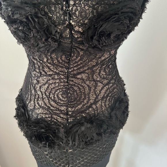 Dress made by designer MARC BOUWER HYBRID - Picture 7 of 17